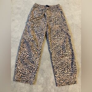 Women’s XS pull on barrel leopard jeans gap.